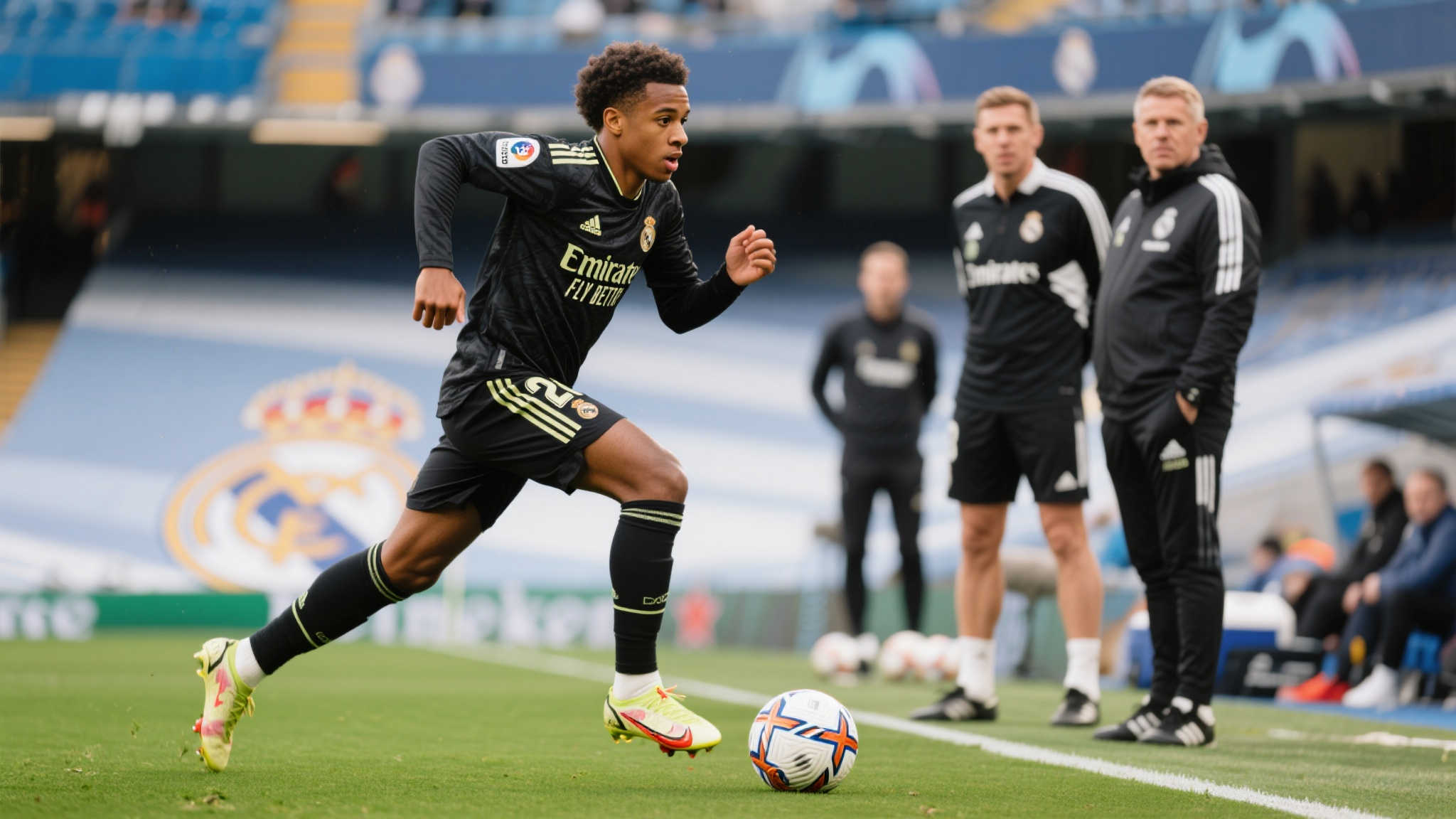 小贝林厄姆:向杰拉德学习,汲取中场大师的精髓 小贝林厄姆:向杰拉德学习,汲取中场大师的精髓