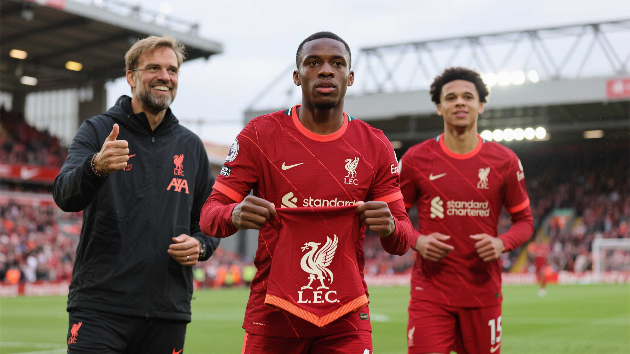 记者：药厂与利物浦就宽萨转会细节展开深入谈判，协议接近达成